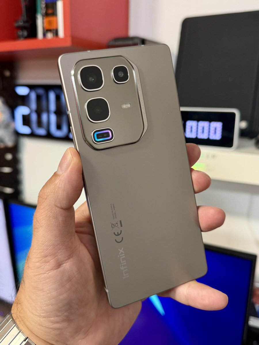 MikyAncona's tweet image. INFINIX Note 50 Pro… avete mai visto uno smartphone così figo?
Solo sul mio canale e sui miei social ve lo mostro come si deve.
#mikyancona #mikyanconatech
#Infinix #Note50Pro #InfinixNote50Pro #smartphone2025 #techitalia #unboxingitalia #reviewtech #novitàtech  @Infinix_Mobile