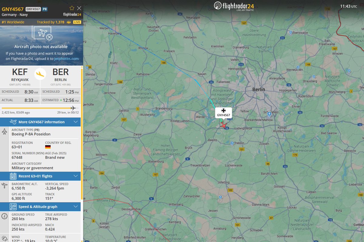 PolishMilRadar's tweet photo. #Ciekawostka
Do Berlina Brandenburg #EDDB zniża obecnie ✈️#GNY4567 - morski samolot patrolowy bazowania lądowego Boeing P-8A #Poseidon "63+01". Jest to lot dostawczy z siedziby firmy Boeing w Seattle #KBFI 🇺🇸 via Keflavik #BIKF 🇮🇸 pierwszego z ośmiu zamówionych przez Niemiecką Marynarkę Wojenną 🇩🇪. W służbie #DeutscheMarine zastąpią one wysłużone już samoloty patrolowe Lockheed P-3C Orion oraz maszyny nadzoru elektronicznego EP-3E.
Dobrze, że sąsiedzi będą mieć nowoczesną flotę morskich samolotów patrolowych bo u nas w kwestii osłony Bałtyku z powietrza cisza...
#POLMILRADAR