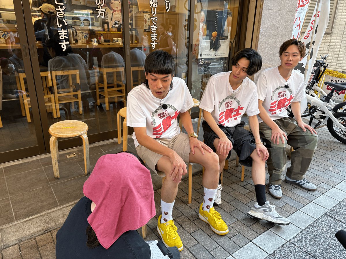 キング ※購入前コメント助かります※出品 後出しキントレ💰 助っ人高校生たちと記念撮影📷 5人ともいい食べっ