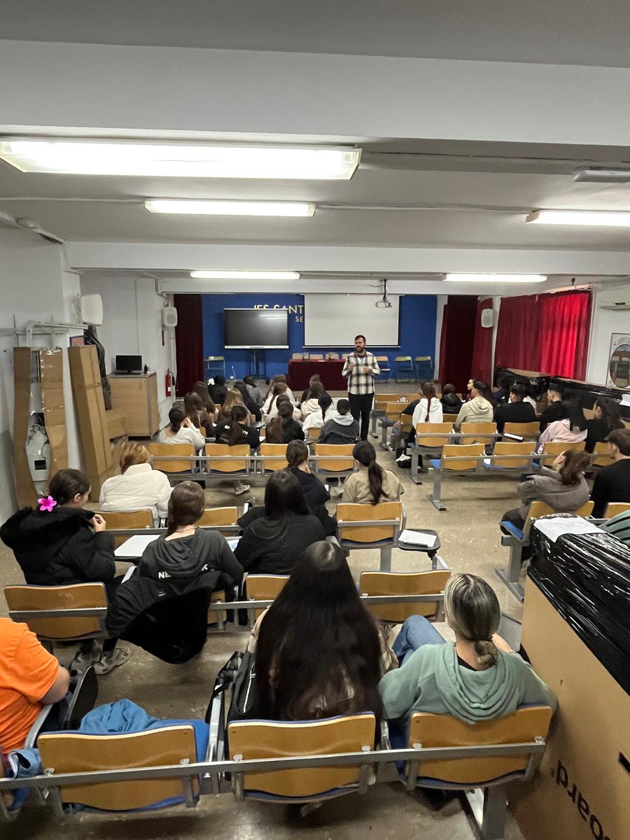 Siempre en la escucha y en el aprendizaje los alumnos del <a href="/iessantaaurelia/">IES Santa Aurelia</a> . Agradecido por la invitación un curso más.

#alzhéimer #compartir #alumnos