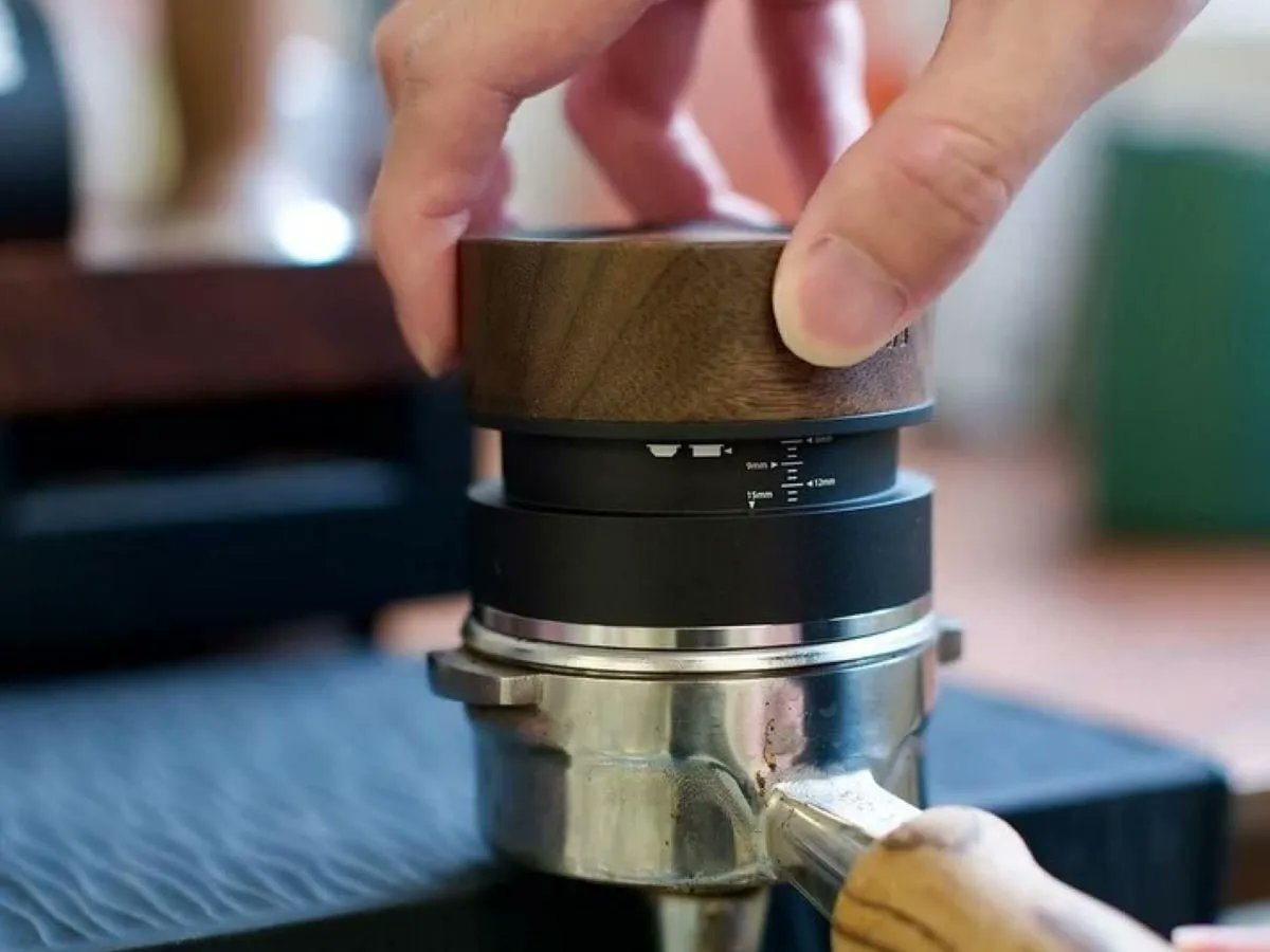 mpcoffeegear's tweet image. #WPM #ディストリビューター #Φ58
#珈琲粉 面に接する箇所は9 面設計 #コーヒー 粉を滑らかにし全ての隙間を均一にします
表示価格から5％OFFクーポン発行中！コード：2511
#ウッドボディ #エスプレッソ
mpcoffeegear.com/?pid=187564759