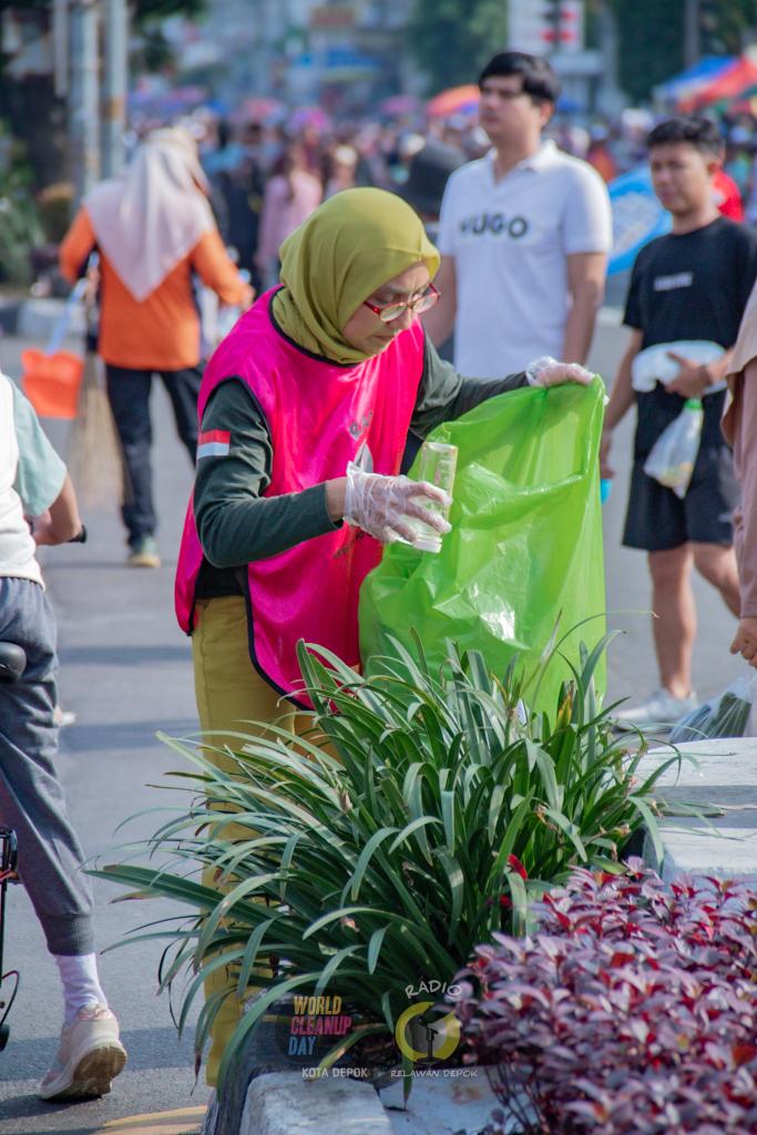 Dari ketua DPC suatu partai sekarang jd tukang mulung. 
Begitulah hidup kadang dibawah kadang diatas...
#plogging
#kurangisampahplastik