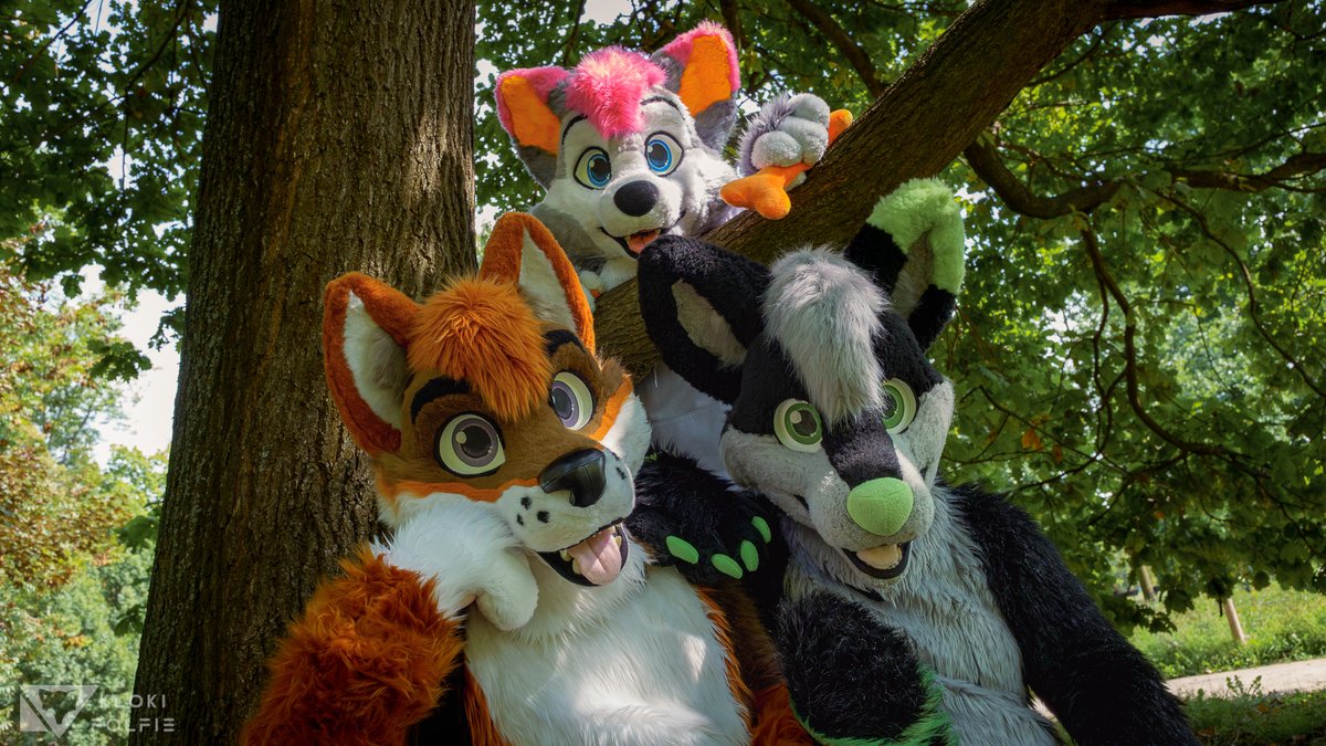 Happy #FursuitFriday everyone xP
🐺<a href="/enthvy/">Enthvy</a> 
🐺<a href="/HasStTer/">HastTer</a>
✂️<a href="/r5suits/">R5Suits (Rodney) 🌰12 years of talent✨</a> 
📷<a href="/KlokiFolfie/">KlokiFolfie</a>