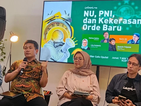 nu_online's tweet image. Bonnie Triyana menyampaikan bahwa rezim Orde Baru dibangun dengan fondasi represi, hegemoni, dan manipulasi sejarah. nu.or.id/nasional/sejar…