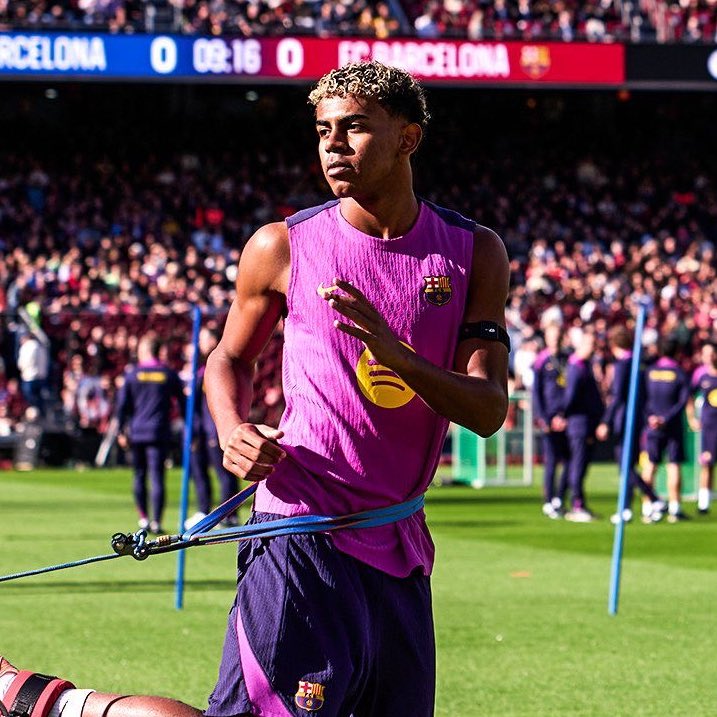 FabrizioRomano's tweet image. 🚨 Lamine Yamal, called up by Spain for upcoming games. Luis de la Fuente. “I say, from conviction, that Lamine Yamal is in perfect condition”.

“His coach has said that he was fit to play. He&apos;ll be here as long as we deem appropriate. We need our best players here”.