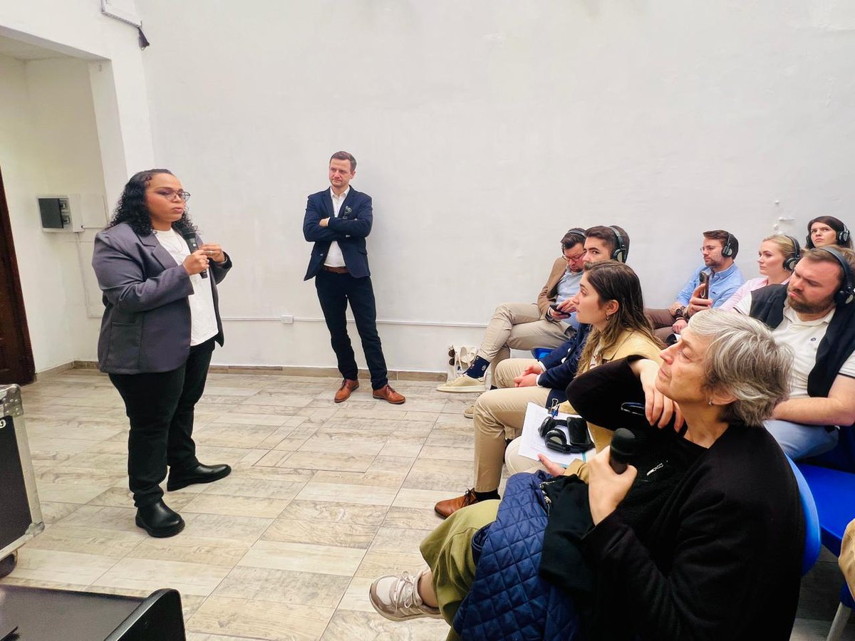 🇻🇪🇩🇪 Recibimos en nuestra sede una delegación de la Unión Juvenil de la CDU de Alemania quienes escucharon testimonios de exiliados venezolanos y vivieron la experiencia <a href="/RHelicoide/">Realidad Helicoide</a> para conocer lo que ocurre en el mayor centro de torturas de Latinoamérica buff.ly/PqjwqQD