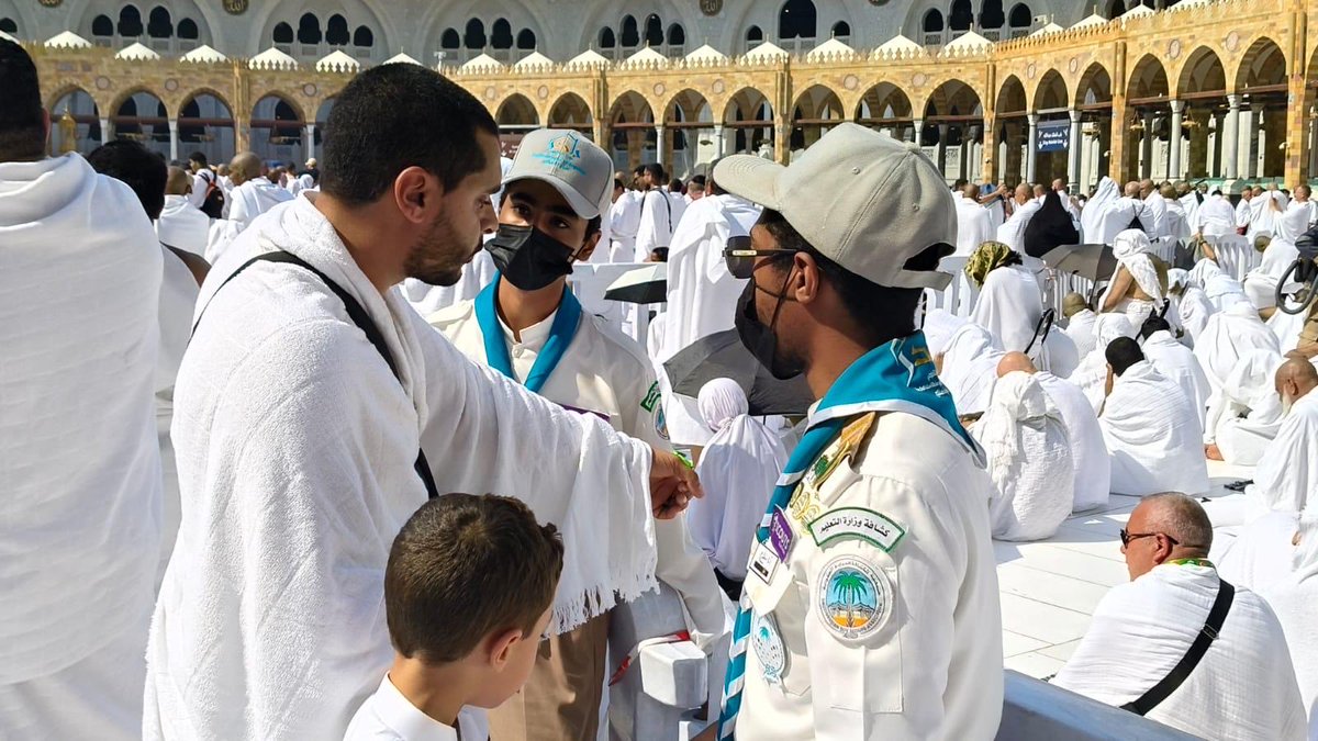 صور |

كشافة #تعليم_مكة المكرمة شاركت اليوم الجمعة في خدمة ضيوف الرحمن ، من خلال مهام تنظيم وتفويج الحشود في المسجد الحرام ،استمرارًا لدورها الإنساني في خدمة الزوار والمعتمرين وتعزيز قيم #التطوع .