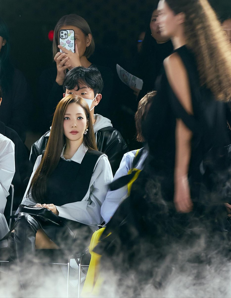 PortalPMY's tweet photo. 📷| Minyoung linda em nova atualização do Instagram no desfile da marca ENFÖLD.

#ParkMinYoung #박민영 https://t.co/e3RixPz9EE