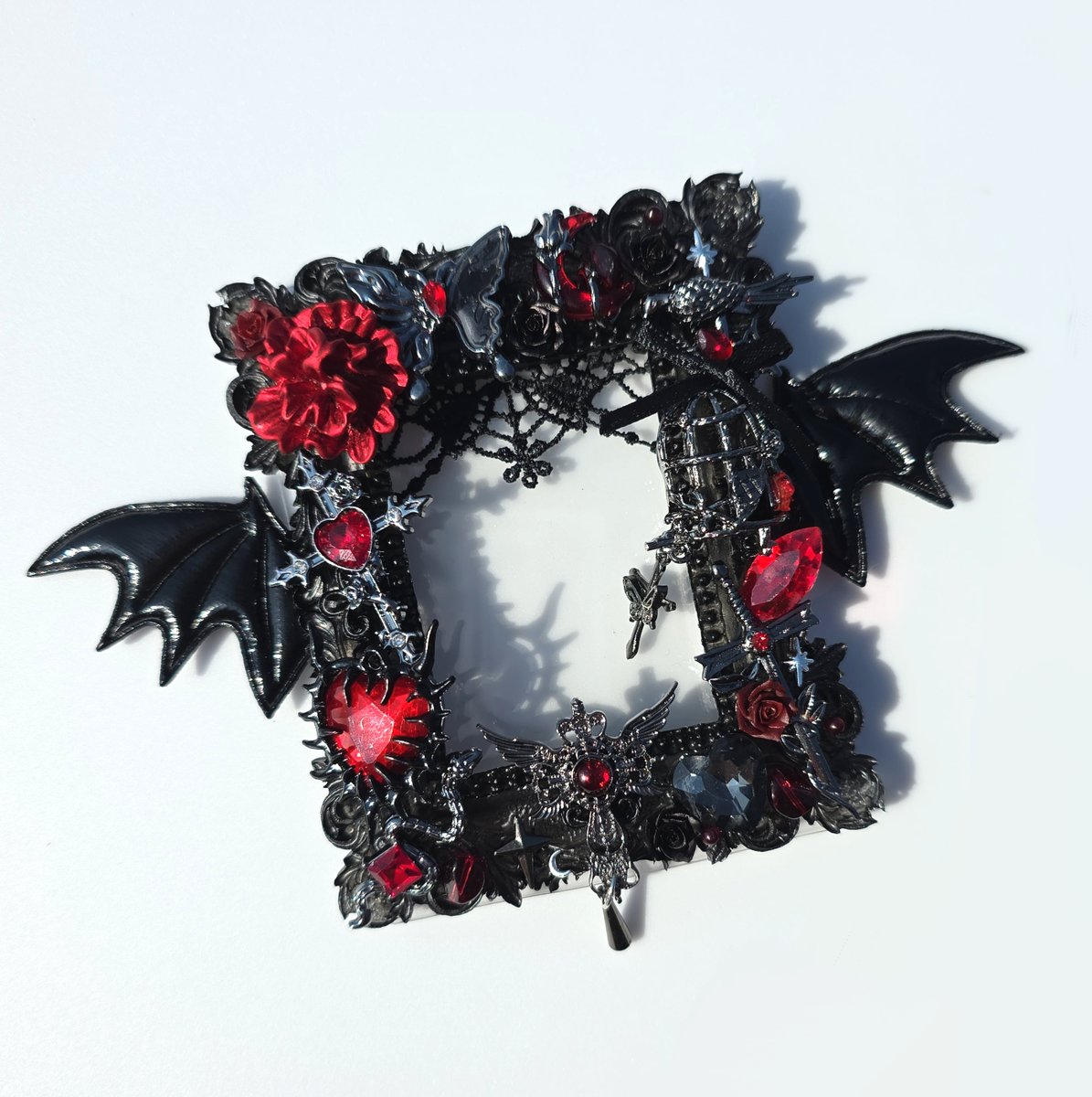 #RT 추첨 한분께 사진 속 탑꾸를 보내드립니다!

😈선홍의 악마 탑꾸 선입금폼😈

😈Open : 11.8 21:00

😈구매 URL : witchform.com/payform/?uuid=…

문의는 오픈카톡으로 연락주세요!

#레진탑꾸 #탑꾸 #탑로더 #레진아트 #데코덴탑꾸