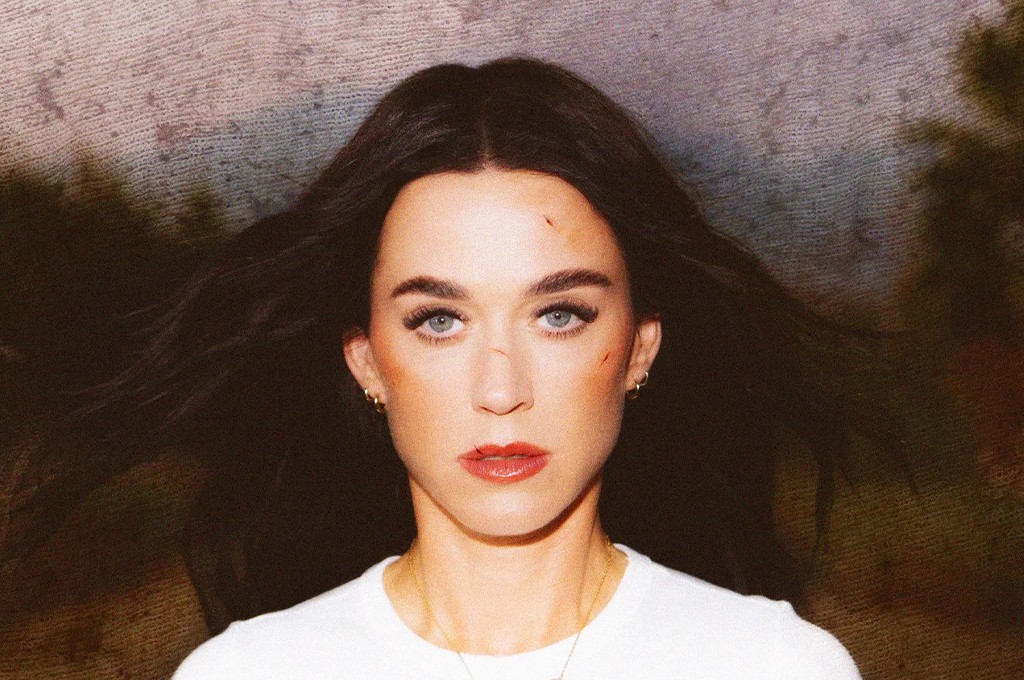 messiflopp's tweet photo. 1000 REPLIES LET US GO !!!! 

"BUY BANDAIDS ON US ITUNES"

LFG 🇺🇸 KATYCATS !! https://t.co/gwpaNojJ96