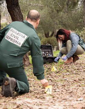 El SEPRONA de la #GuardiaCivil está comprometido desde 1988 con la protección de la #naturaleza y el #MedioAmbiente. En especial en la prevención de #IncendiosForestales, extinción e investigación de las causas.

#SEPRONA #ProtecciónNaturalezaGC