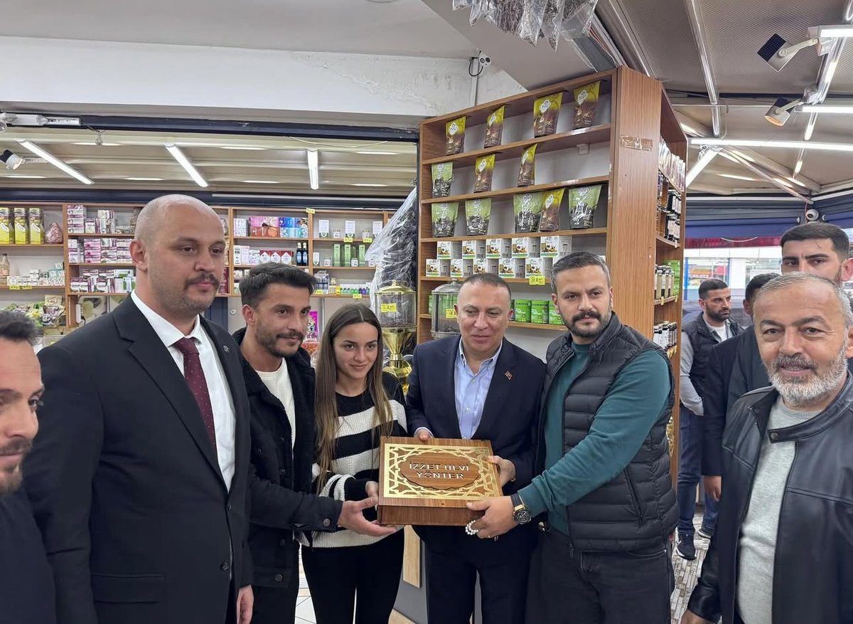 Genel Başkan Yardımcımız ve İstanbul Milletvekilimiz Sayın <a href="/UlviYonter/">Dr.İzzet Ulvi YÖNTER</a>, İl Teşkilat Başkanımız Sayın <a href="/YasarKaba17/">Yasar Kaba</a>, 1. Bölge Başkanımız Sayın <a href="/hakanaslan1968/">Hakan Aslan</a>; Çekmeköy İlçe Başkanlığımızı ziyaret ederek dava arkadaşlarımızla bir araya geldiler.