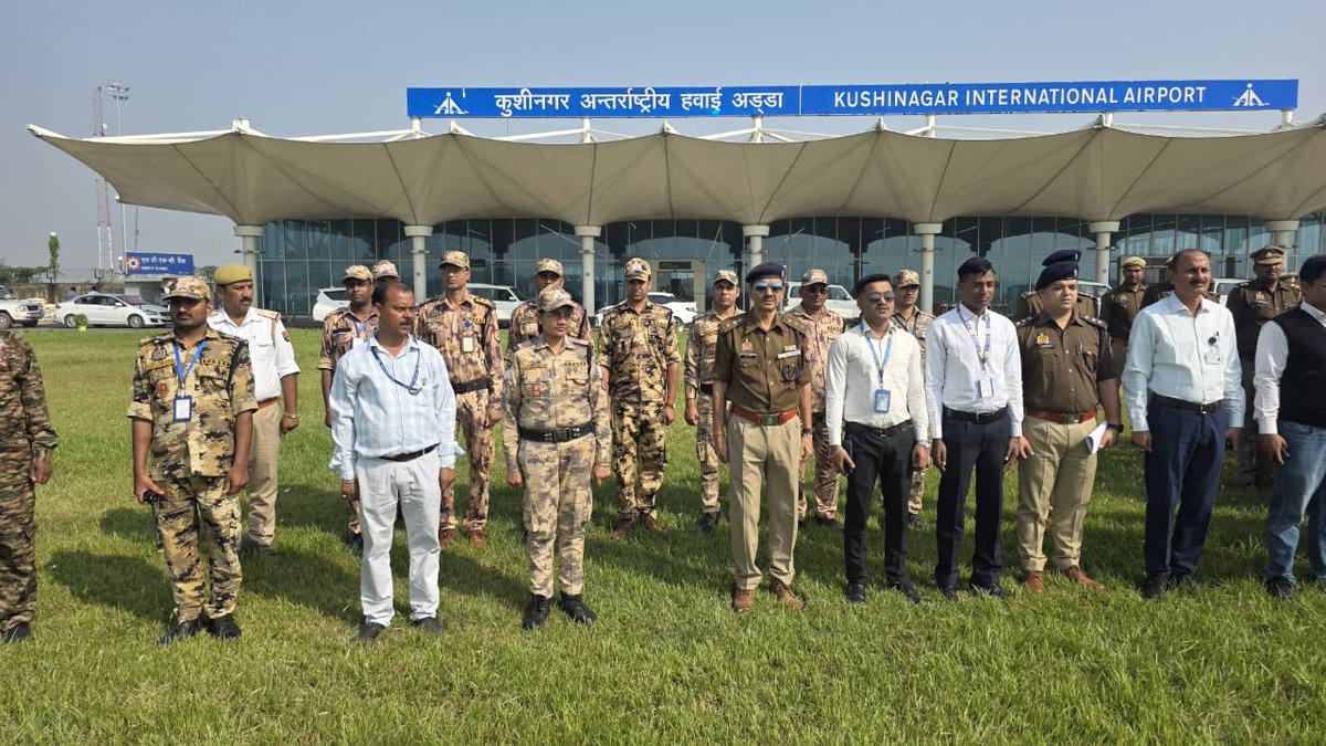 02bn_ssf_gkp's tweet photo. आज दिनांक 07.11.25 को #अंतर्राष्ट्रीय_एयरपोर्ट_कुशीनगर पर बंकिम चंद्र चटर्जी द्वारा रचित हमारा राष्ट्रीय गीत "वन्दे मातरम" की 150 वर्ष पूर्ण होने के उपलक्ष्य में कार्यक्रम आयोजित किया गया...
@ADG_UPSSF_HQ 
@dgpup 
@UPGovt 
@Uppolice 
@AAI_Official 
@aaikushiairport https://t.co/Z39L6DmFSJ