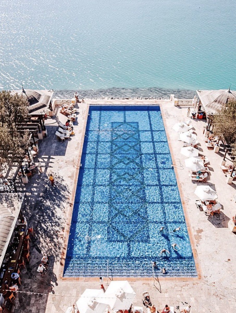 Mentally still at this pool, but atleast it’s Friday !!!! 

Okay serious question, does your engagement die completely if you come back to @x after a while ? 

I’m sure not right ??

Right ?