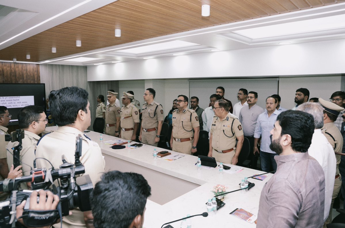 mohol_murlidhar's tweet image. पुणे शहरातील कायदा-सुव्यवस्थेसंदर्भात पोलीस आयुक्तांसह वरिष्ठ अधिकाऱ्यांसमवेत चर्चा…

📍पोलीस आयुक्तालय, पुणे

पुणे आणि परिसरातील कायदा-सुव्यवस्थेसंदर्भातील विविध विषयांवर आज पुण्याचे पोलीस आयुक्त श्री. अमितेश कुमार यांच्यासह वरीष्ठ अधिकाऱ्यांसोबत राज्याचे उच्च व तंत्र…