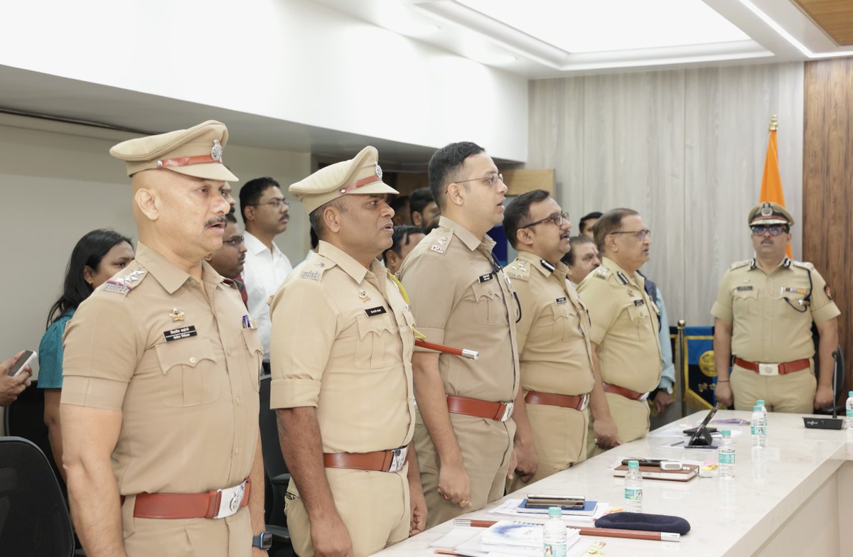 mohol_murlidhar's tweet image. पुणे शहरातील कायदा-सुव्यवस्थेसंदर्भात पोलीस आयुक्तांसह वरिष्ठ अधिकाऱ्यांसमवेत चर्चा…

📍पोलीस आयुक्तालय, पुणे

पुणे आणि परिसरातील कायदा-सुव्यवस्थेसंदर्भातील विविध विषयांवर आज पुण्याचे पोलीस आयुक्त श्री. अमितेश कुमार यांच्यासह वरीष्ठ अधिकाऱ्यांसोबत राज्याचे उच्च व तंत्र…