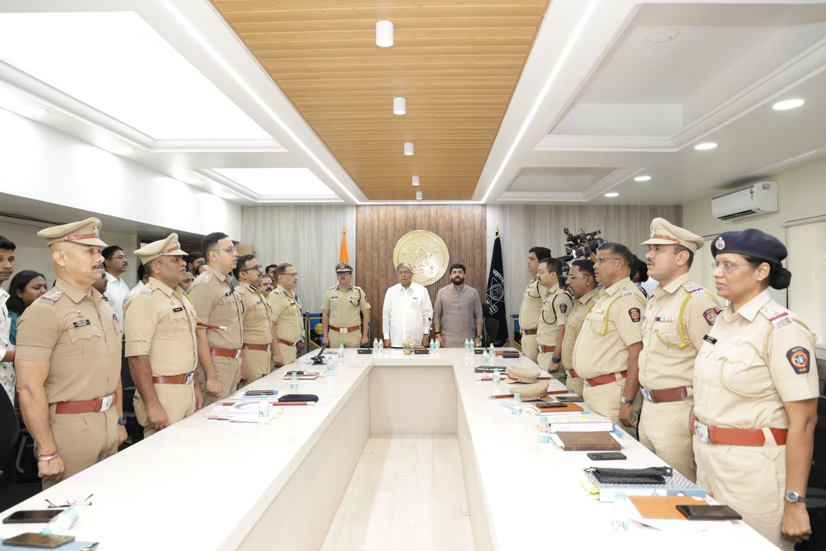 mohol_murlidhar's tweet image. पुणे शहरातील कायदा-सुव्यवस्थेसंदर्भात पोलीस आयुक्तांसह वरिष्ठ अधिकाऱ्यांसमवेत चर्चा…

📍पोलीस आयुक्तालय, पुणे

पुणे आणि परिसरातील कायदा-सुव्यवस्थेसंदर्भातील विविध विषयांवर आज पुण्याचे पोलीस आयुक्त श्री. अमितेश कुमार यांच्यासह वरीष्ठ अधिकाऱ्यांसोबत राज्याचे उच्च व तंत्र…