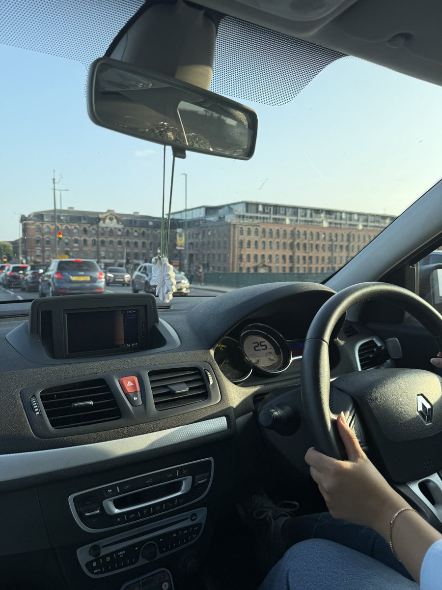 كانت الدنيا أنا . . و تبقى احلامك أنا 
والهـواء في دنيتـك " كلـه أنا