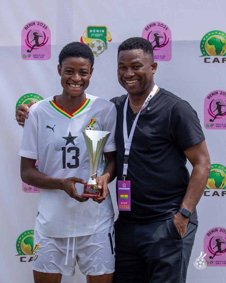 Latifa Musah picks the Player of the match award! Congratulations 

🇧🇯 0:2 🇬🇭 

#StrongerTogether💪🏽 | #WAFUBGirlsCup
#ShineBlackPrincesses✨
#BringBackTheLove 🥰
