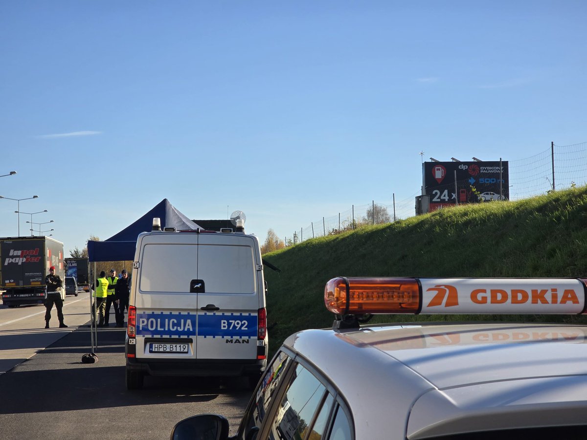 ✅️Wzmożony ruch na przejściach granicznych w powiecie zgorzeleckim – apel o ostrożność i przygotowanie do podróży

👮‍♂️👮‍♀️W związku z rozpoczynającym się długim weekendem oraz prognozowaną zmienną pogodą, dolnośląscy policjanci apelują do wszystkich kierujących o zachowanie