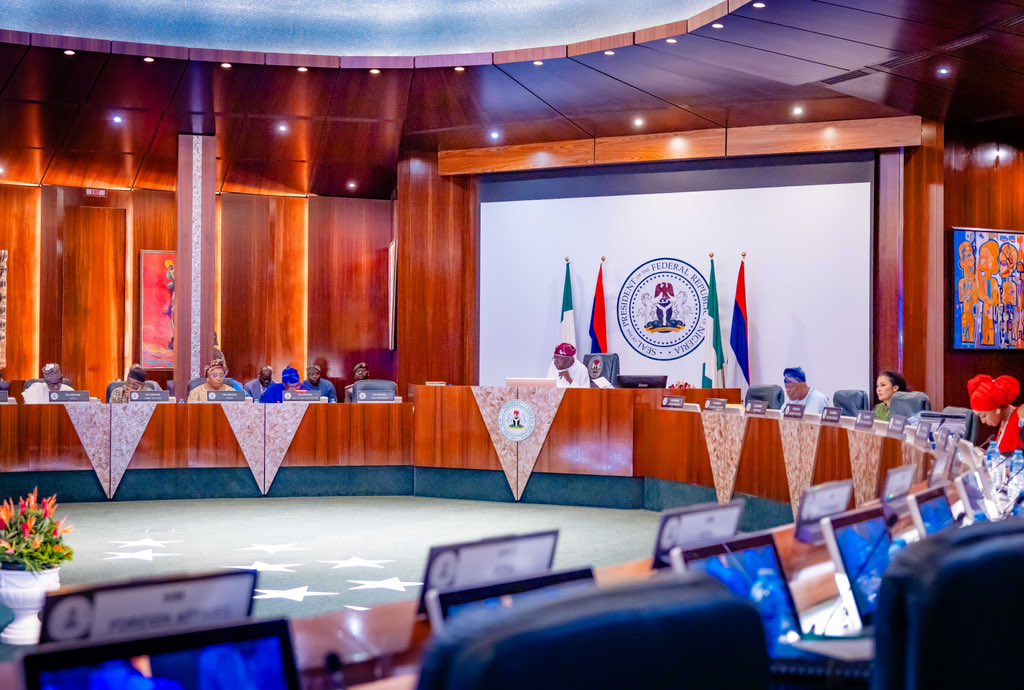 Here are the Major road-projects approved by the Federal Executive Council on Thursday, 06-11-2025.

1.Lagos–Ibadan Expressway (Phase II, Section II – Lagos State - Ibadan)To address failed portions, complete under-passes, ramps and adjoining roads.

2. Mushin–NNPC