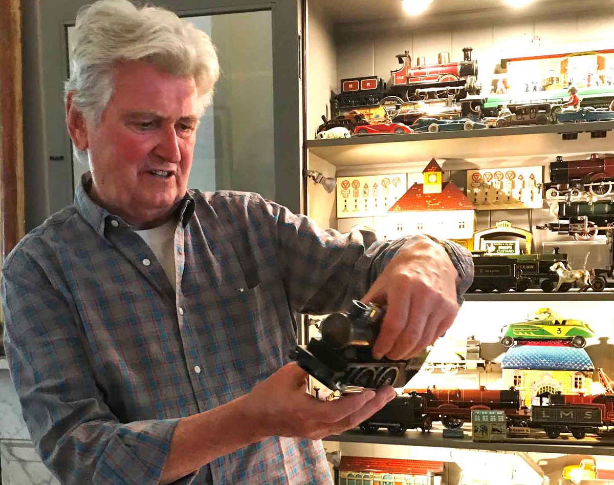 SheldrakePress's tweet photo. 🎺NEWS FLASH🎺
To mark five years since the publication of his book ‘Logomotive’, we interviewed the British designer, Ian Logan. How did he get into design, we asked, and how did he get hooked on American trains? 
#trains #designer #Americana 
https://t.co/C2JpZphWZM https://t.co/grqw087kWB