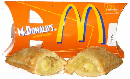 Chavila77's tweet photo. Recién compré un desayuno en el MC de corrientes y 9 de julio y uno al lado pide budín de banana. Le dije a la que lo atendía, ustedes no conocieron los pasteles de banana y manzana. 
Que hermosa época vivimos en los 90' https://t.co/epfZHmTmdX