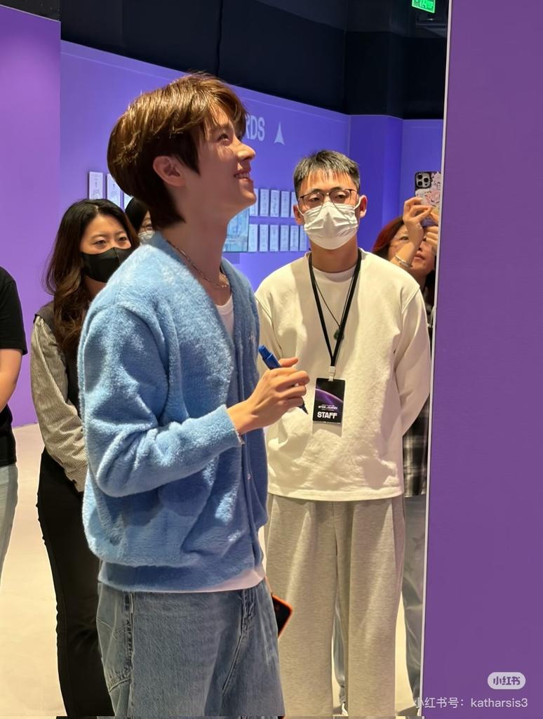 kaiwenderful's tweet photo. #matching_outfits https://t.co/l1PlgwWZgu
