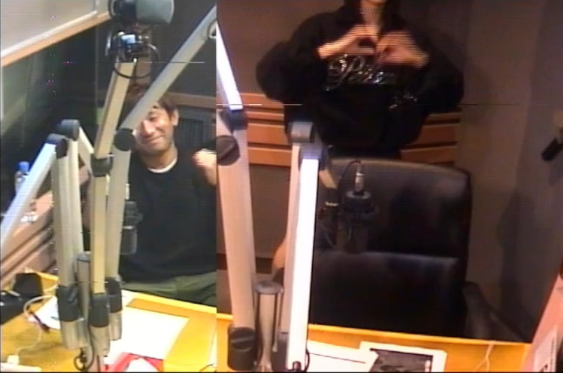 hJdiqKXYRqmRfgo's tweet image. 奈於ちゃん踊ってる！酒井さん盆踊りみたい（）

#沈黙の金曜日 #酒井健太 #弓木奈於