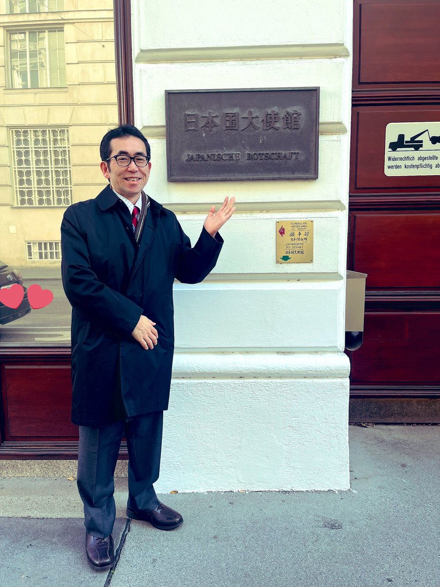 iisia's tweet image. Guten Tag❣️
Wie geht es Ihnen?☺️
今日もDruckerforumに参加しております🫡
その前に、インターン生も一緒にあるところに訪問して来ました🇯🇵さて、どこでしょう🤓
インターン生ガッチガチに緊張して名刺交換でモタモタ‥社会勉強だネ🥺🥺
ウィーンは本日も良い天気です😋
#Druckerforum #Peterdrucker