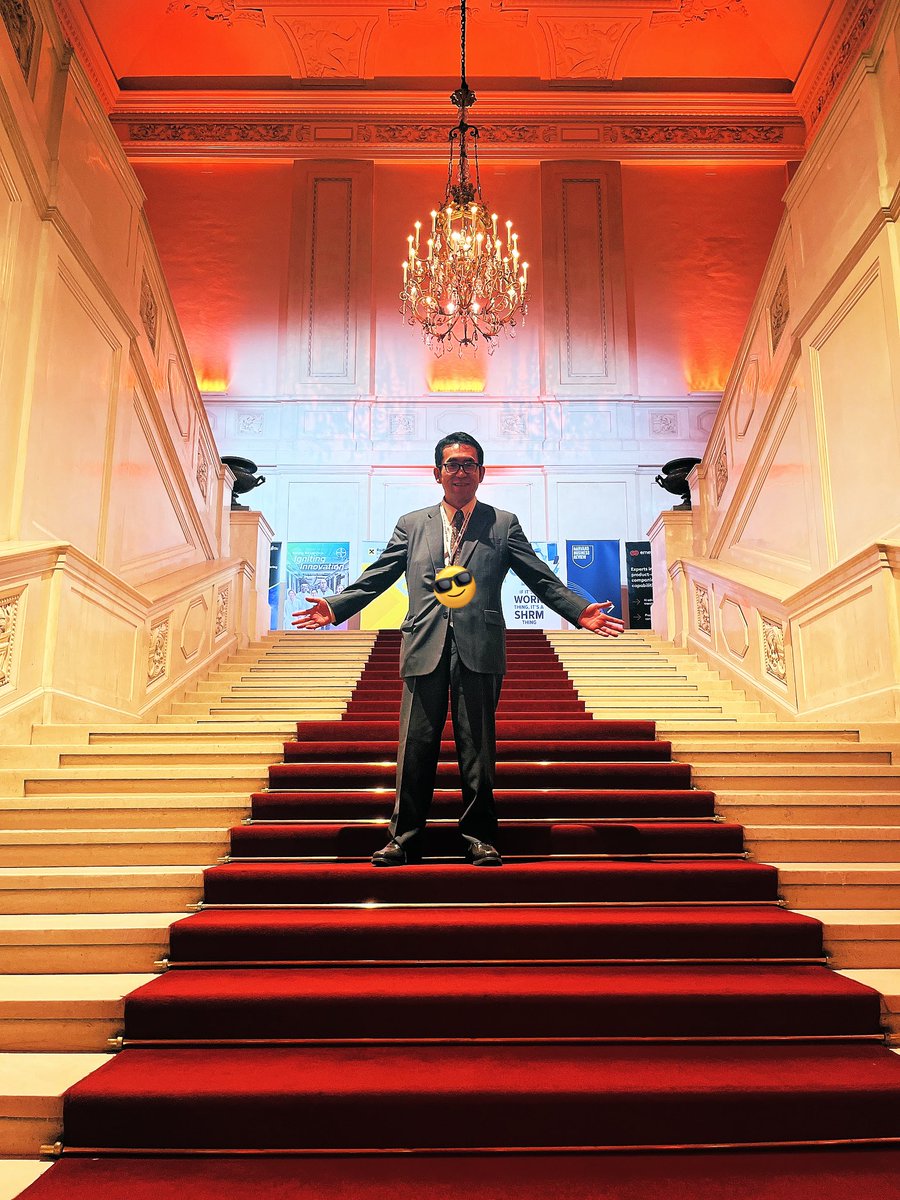 iisia's tweet image. Guten Tag❣️
Wie geht es Ihnen?☺️
今日もDruckerforumに参加しております🫡
その前に、インターン生も一緒にあるところに訪問して来ました🇯🇵さて、どこでしょう🤓
インターン生ガッチガチに緊張して名刺交換でモタモタ‥社会勉強だネ🥺🥺
ウィーンは本日も良い天気です😋
#Druckerforum #Peterdrucker