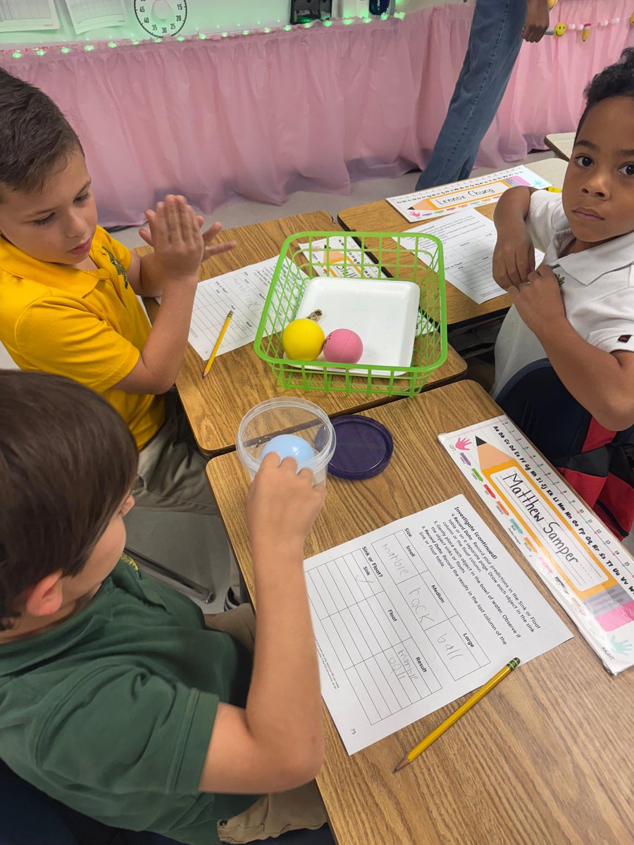 GloriaFloydES's tweet image. Float or sink? 🤔💧 Our curious first graders turned into little scientists today! They made predictions, tested their hypotheses, and recorded their results — all while having a great time in the lab! 🔬📓
#ScienceDay #FirstGradeExperiments #STEMKids #SinkOrFloat