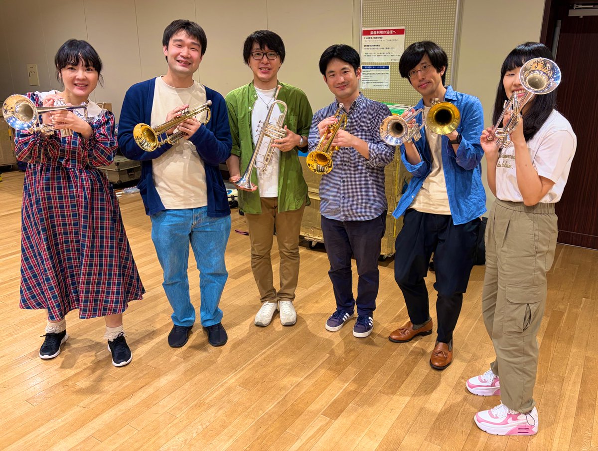 EnsembleTokispe's tweet photo. ⠀/／
🗣️トキスペ定期演奏会まであと9日！
  \＼
今日はトランペットパートです！
1曲目のエベレストの最初からガンガン吹くパワーが強いパートです💪

アンサンブルトキスペ
第12回定期演奏会🍸🌈
11/16(日) 開場14:30/開演15:00
会場:エポックなかはら
チケット無料・詳細⬇️
https://t.co/FhkIRwWub1 https://t.co/6ridyRnmDd