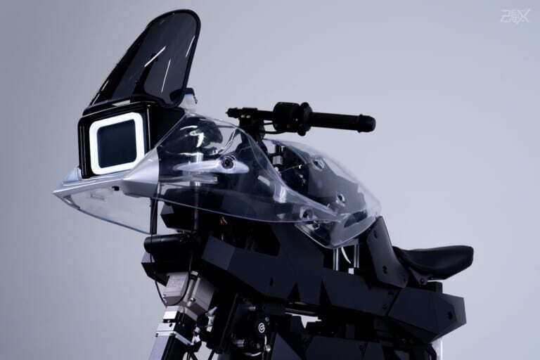 ま様2 新1号の新旧愛機。 12月発売の2号は改造の方に乗せて飾ろうかな