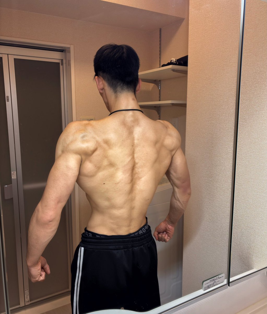 workout_kou's tweet photo. 背中は懸垂とロープ🪢💪 https://t.co/YuTUCd0FXk