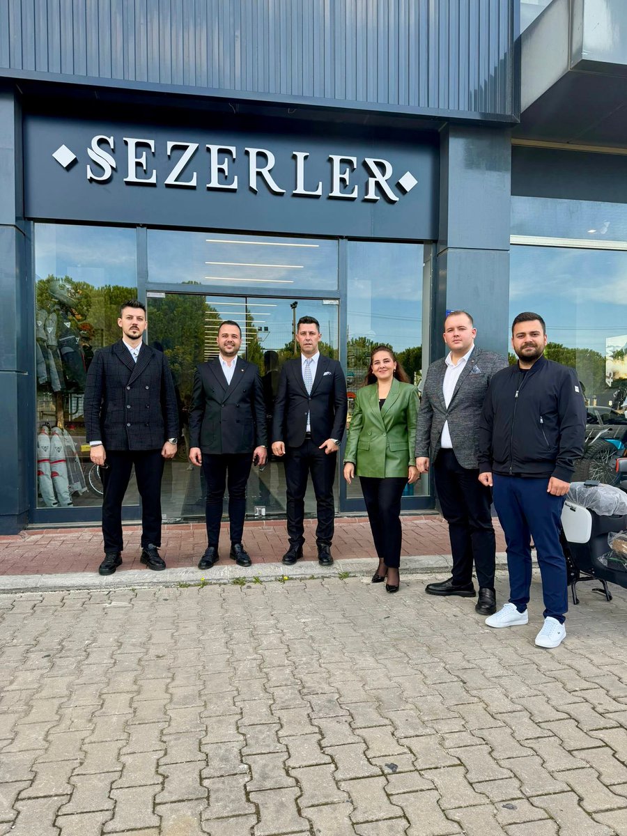 tobbckalegenc's tweet photo. Başkan Emrah Kuru, Başkan Yardımcısı Emir Üstün, Kurul Üyeleri Çağdaş Bağmeşli,Çağrı Savaş, TOBB Çanakkale GGK Sorumlusu Gözde Kartal, GGK Üyesi Burak Sezer’in yeni iş yerine hayırlı olsun ziyaretinde bulundu. https://t.co/ulH5OxoBLa