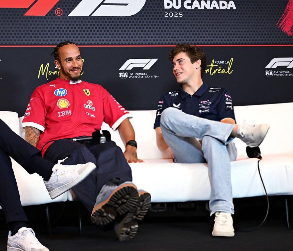 🗣 | Hamilton sobre Franco Colapinto!

“Creo que lo está haciendo increíble, pero ante todo es un chico realmente encantador. Hicimos un vuelo juntos de regreso luego de la carrera en Barcelona, y tuvimos una gran conversación”

“Y además es simplemente un ser humano agradable,
