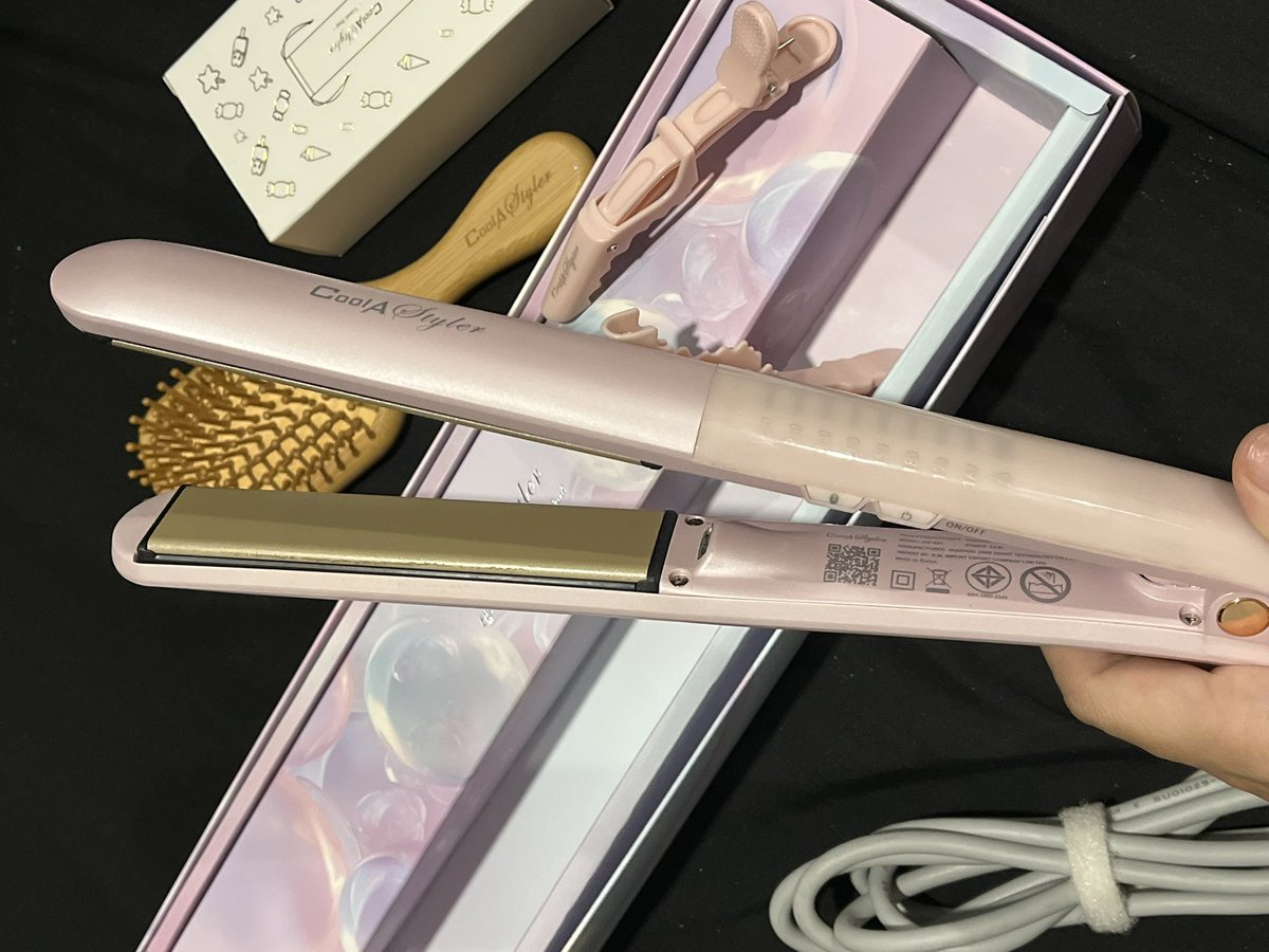 jnerr0's tweet photo. ส่งต่อที่หนีบผม coolAstyle ซื้อมา 700 ส่งต่อ 500 รวมส่ง พร้อมโอนลดได้ค่า

ใช้ไปไม่กี่ครั้ง สภาพใหม่มาก 
มีกล่อง ของแถมครบ (กิ๊ฟหนีบผม หวีไม้ ถุงผ้า)

ขอดูรูปเพิ่มเติมได้ค่ะ

#ส่งต่อที่หนีบผม #ส่งต่อเครื่องสําอาง #ที่หนีบผม #coolAstyle https://t.co/yH6xEnjXgi