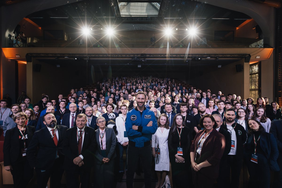 AGH_Krakow's tweet photo. To był kosmos! 👩🏻🚀 Dr @astro_slawosz odwiedził nas w ramach trasy IGNIS – Polska sięga gwiazd. ✨ Pełna relacja z wydarzenia 🔗 https://t.co/KRJV7nMBpg
fot. KSAF / P. Strzałkowski
@MNiSW_GOV__PL @MRiTGOVPL @POLSA_GOV_PL @esa
#PLinSpace #IGNIS #PolskaSięgaGwiazd #astro_sławosz https://t.co/9zpbSTfqmc