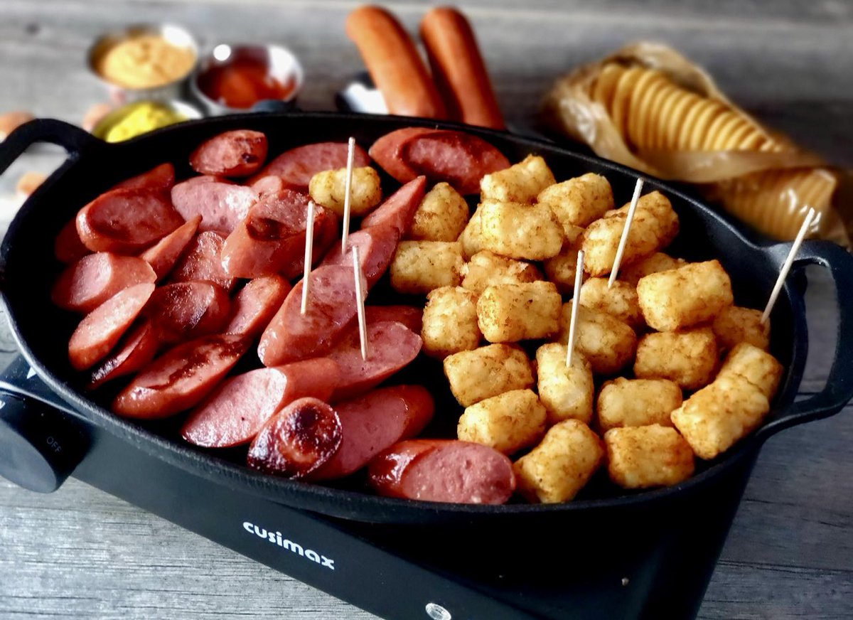 Putting a little Tater in our Tot today!🥰
#FridayFeeling #MeatandPotatoes #SmokedSausages #TaterTots #Yum