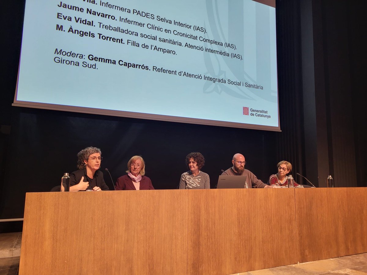 iasgirona's tweet photo. Avui participem a la jornada sobre l’Estratègia d’atenció a les persones fràgils, PCC i MACA a la RS de Girona. Compartim la història de l’Amparo, de la mà de professionals IAS que la van atendre i de la seva filla, la Maria Àngels. #Salut #AtencióIntegrada https://t.co/OMW17IqkOi