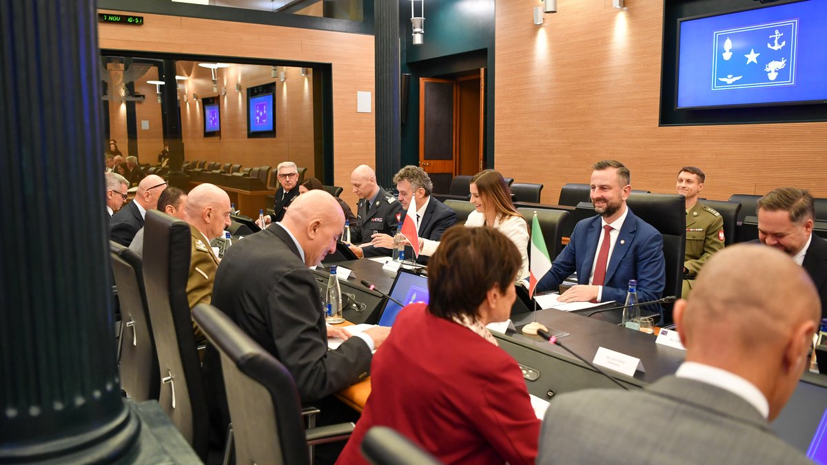 MON_GOV_PL's tweet image. 🇵🇱 i 🇮🇹 zacieśniają współpracę w obszarze obronności
-
7 listopada br. wiceprezes Rady Ministrów W. @KosiniakKamysz przebywał z wizytą w Rzymie, gdzie odbył spotkanie z Guido Crosetto, ministrem obrony Włoch.

📄 wp.mil.pl/WRUg