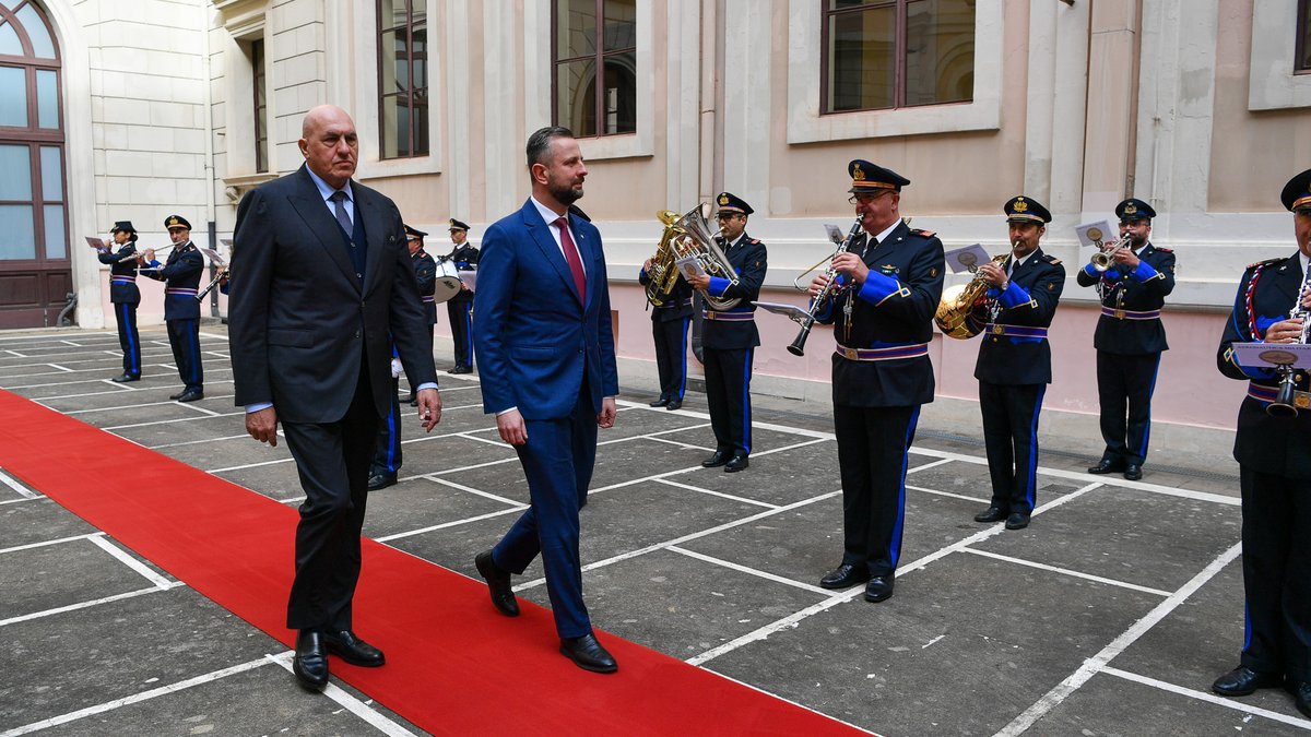 MON_GOV_PL's tweet image. 🇵🇱 i 🇮🇹 zacieśniają współpracę w obszarze obronności
-
7 listopada br. wiceprezes Rady Ministrów W. @KosiniakKamysz przebywał z wizytą w Rzymie, gdzie odbył spotkanie z Guido Crosetto, ministrem obrony Włoch.

📄 wp.mil.pl/WRUg