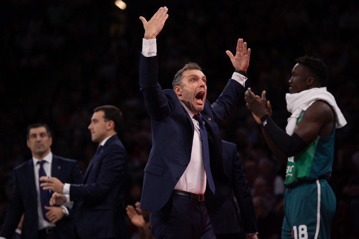 Baskonia's tweet photo. El Buesa ha respondido: 4/4 en casa🔥
¡A seguir sumando fuera!✈️