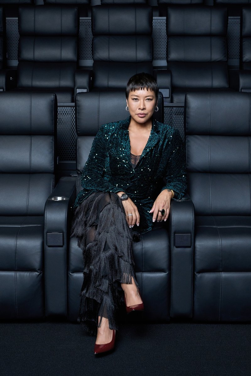 <위키드: 포 굿> 개봉까지 단 10일💚🩷
K- 위키드 팀의 글램슛 화보 공개 🫧

역대급 더빙 라인업 🪄 
11월 19일 전세계 최초로 극장에서 만나요 𐔌՞꜆.  ̫.꜀՞𐦯♡

#위키드_포굿 #11월19일전세계최초개봉
#박혜나 #정선아 #고은성 #정영주 #남경주 #정승원