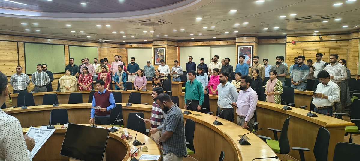 ControllerDot's tweet image. Bankim Chandra Chatterjee, the revered author of India’s National Song “Vande Mataram,” gave the nation a timeless ode to the motherland.

To commemorate 150 years of this iconic composition, the Office of the CGCA organized a Group Singing of “Vande Mataram” today, celebrating…