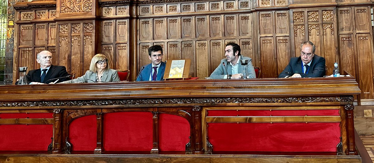 Mesa redonda de Autoridades autonómicas de Control en #ProtecciondeDatos hablando sobre #IA en el ámbito parlamentario. <a href="/ctpdandalucia/">CTPDANDALUCIA</a> <a href="/avpd_dbea/">AVPD - DBEA</a> <a href="/apdcat/">Autoritat Catalana de Protecció de Dades</a> <a href="/AsociacionDPDP/">ADPDP Asociacion DPD Parlamentarios</a> <a href="/moisesbarrioa/">Moisés Barrio Andrés, PhD.</a>