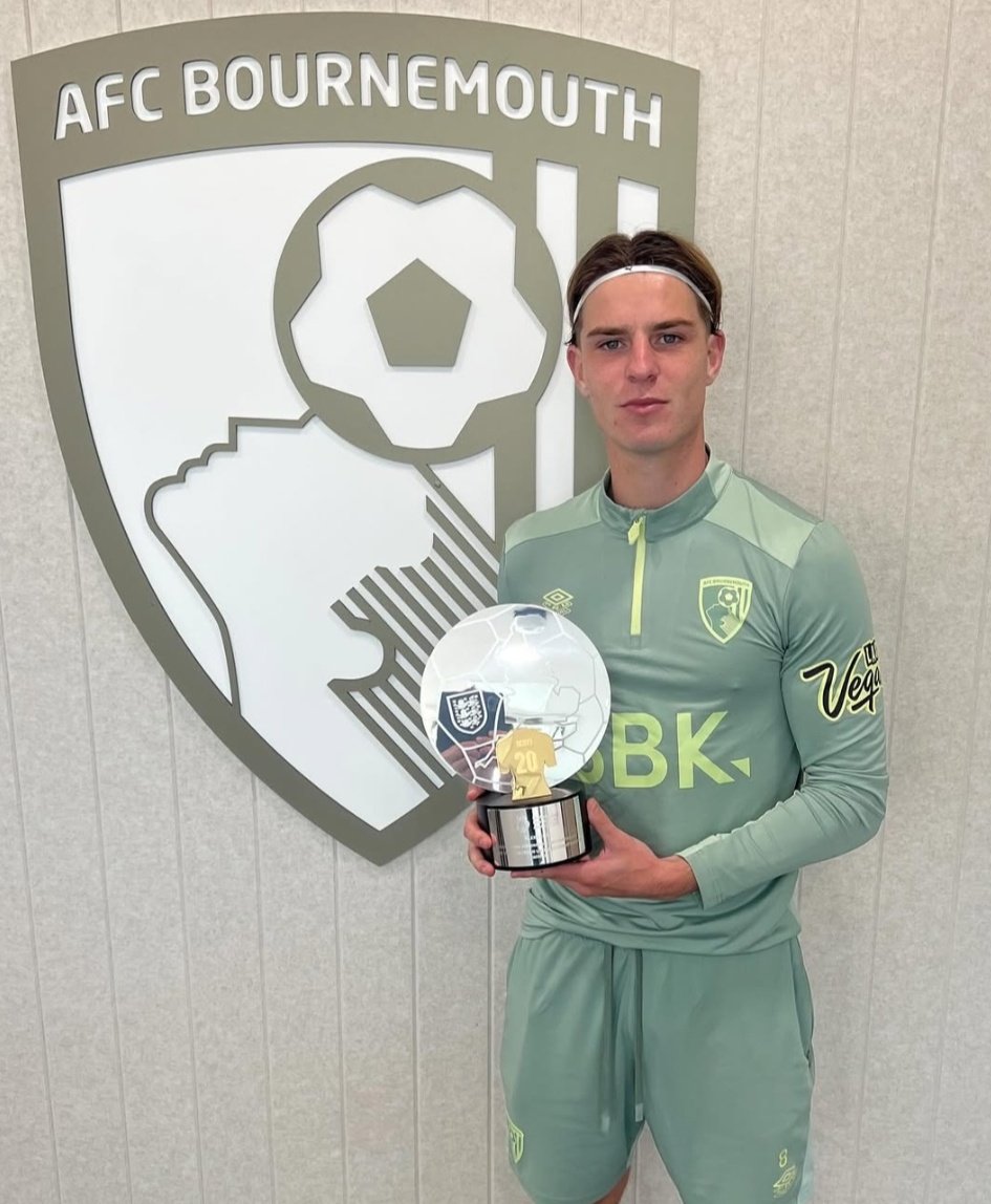 Coque_PL's tweet image. Merecidísima convocatoria de Alex Scott con la absoluta inglesa.

Fue, en mi opinión, el mejor jugador de la Inglaterra u21 que ganó el Europeo del pasado verano ; Y, desde abril/mayo, está brillando más que nunca en el Bournemouth de Iraola.

Centrocampista elegante. Me encanta.