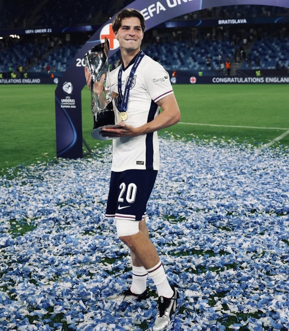 Coque_PL's tweet image. Merecidísima convocatoria de Alex Scott con la absoluta inglesa.

Fue, en mi opinión, el mejor jugador de la Inglaterra u21 que ganó el Europeo del pasado verano ; Y, desde abril/mayo, está brillando más que nunca en el Bournemouth de Iraola.

Centrocampista elegante. Me encanta.