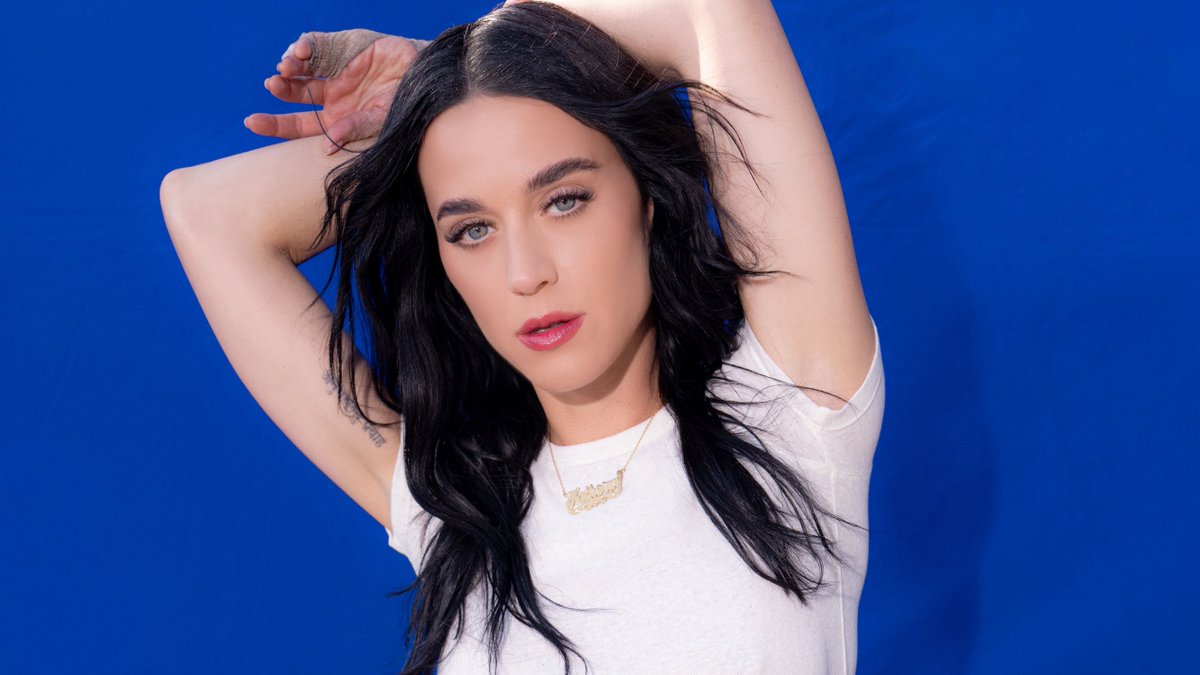 tudokatysite's tweet image. Clash Music dá nota 8/10 para ‘bandaids’:

“A música imediatamente soa como a sucessora espiritual das melhores baladas da era Teenage Dream. “bandaids” recupera aquela magia, mas acrescenta um peso mais adulto. Não é a nostalgia adolescente de “pensar na pessoa que escapou”, e…